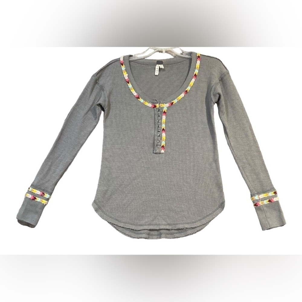 Free people we the free boho indie core chic Henley top gray with colors loose - Picture 3 of 4
